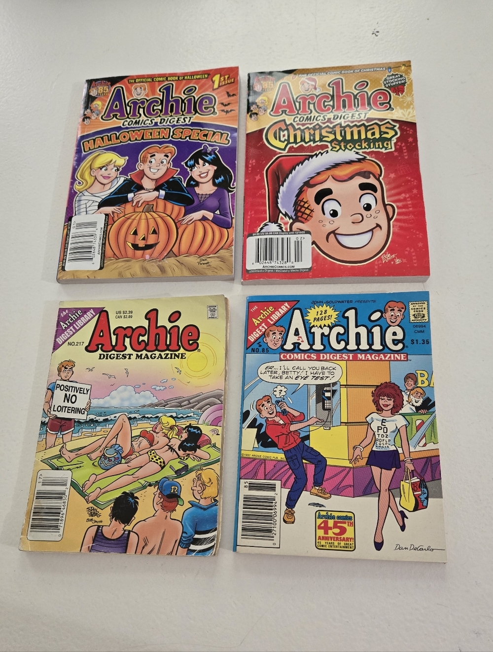 2 Archie Digest Comics Halloween Special Christmas 2 Archie Digest Magazines